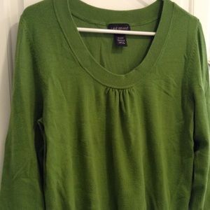 Green long sleeved sweater
